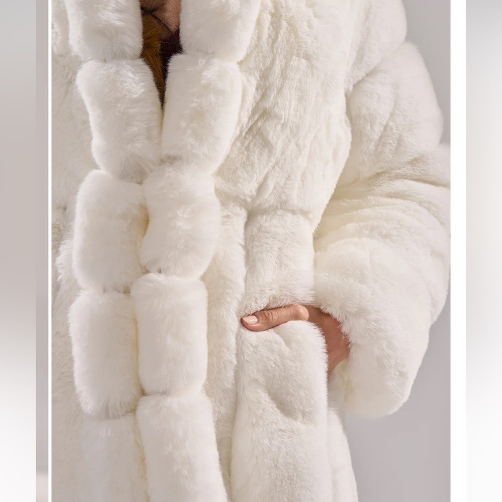 AKIRA Berlin Hooded Faux Fur Luxurious Coat - Picture 8 of 8